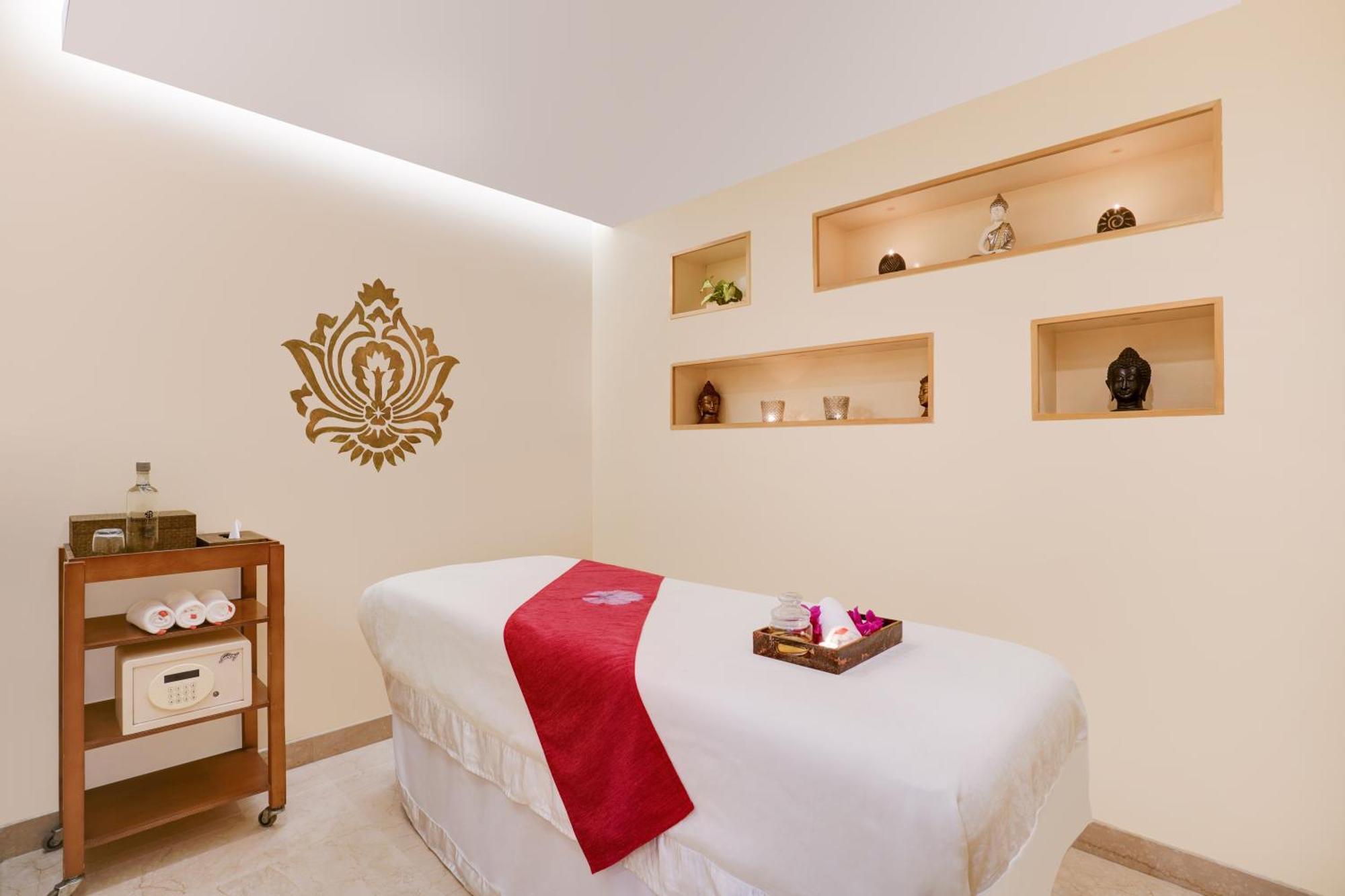 Lemon Tree Premier, Delhi Airport Hotel 5*